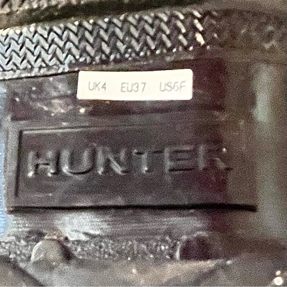Hunter- Women's Original Tall Gloss
Rain Boots. Black Size: 6 - Picture 8 of 11
